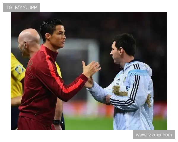 足球巨星巅峰对决谁能称王解析传奇球员之间的精彩较量与历史对抗